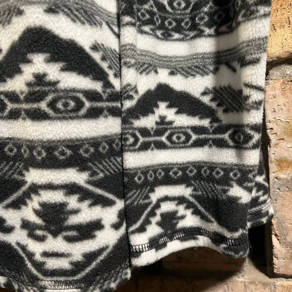 Eddie Bauer Black and White Patterned Sweatshirt - Picture 4 of 12